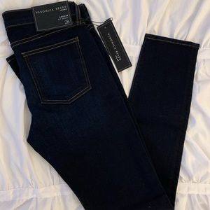 Veronica Beard Skinny Brooke 8.5” NWT